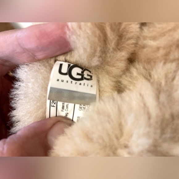 UGG Women’s Classic Tall Brown Suede Round Toe Pull-on Snow Boots, size 10 - Picture 9 of 11